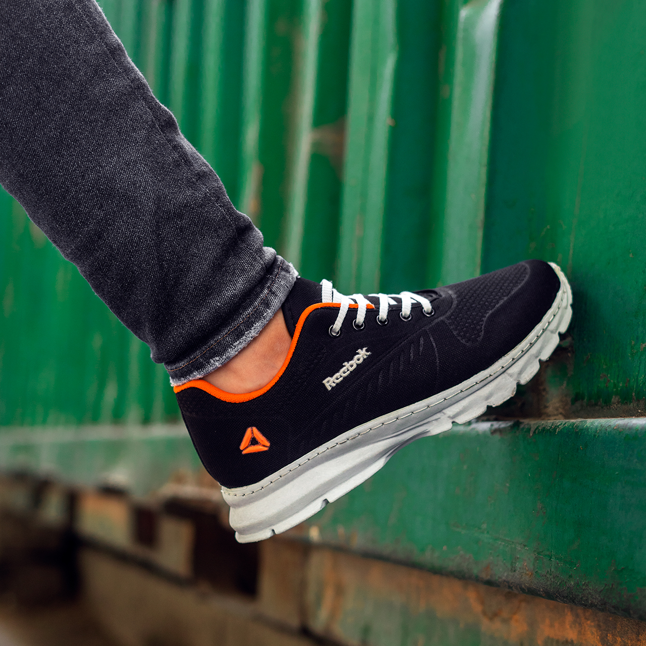 کفش ورزشی(T) ریبوک زیره سفید مدل FTF