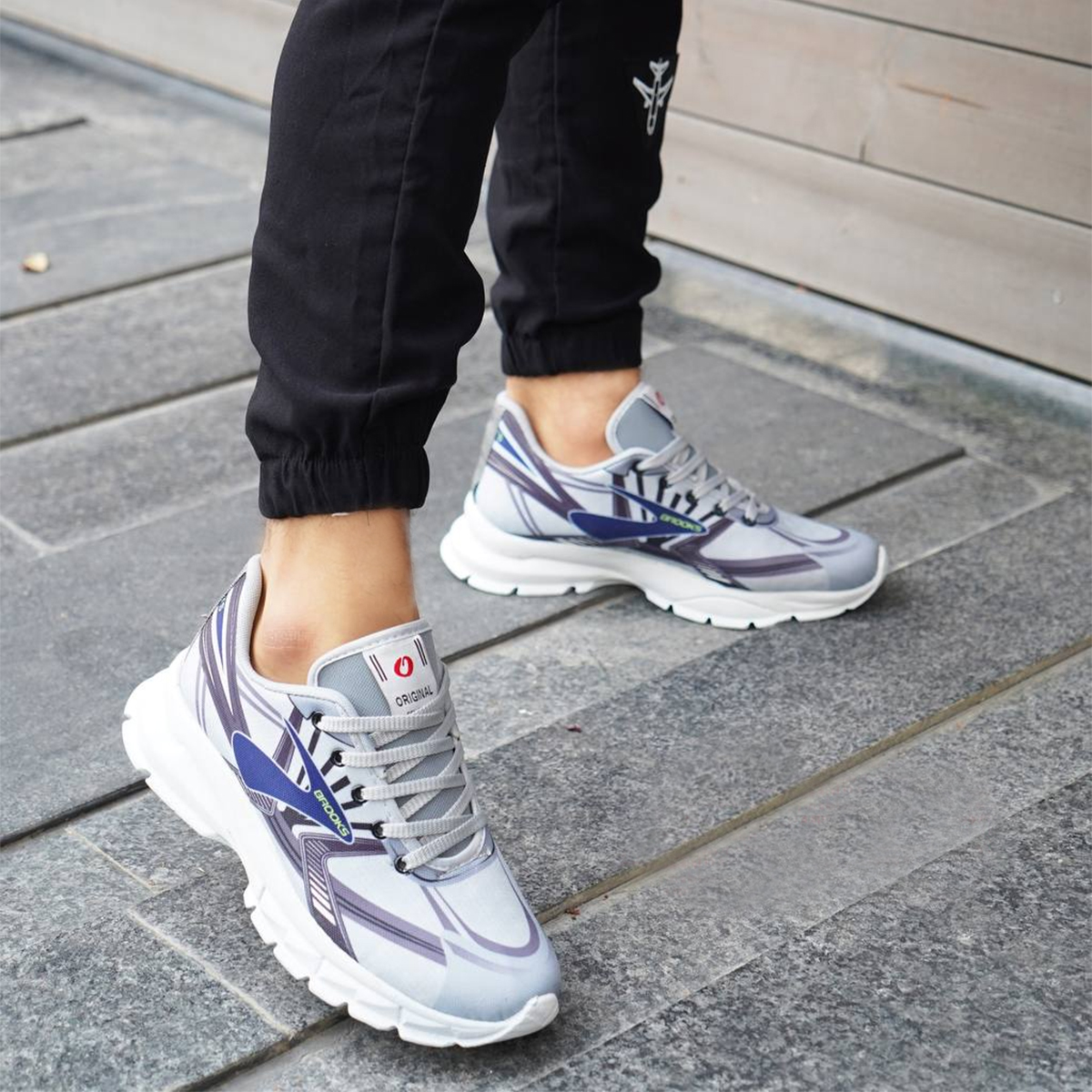 کفش ورزشی بروکس طوسی مردانه مدلgarsha