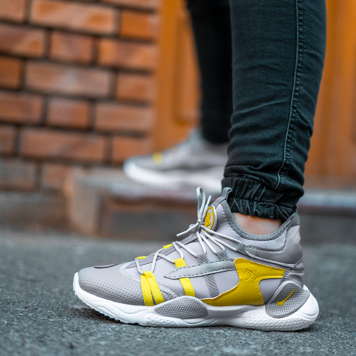 کفش ورزشی طوسی زرد مردانه مدل Ramiar
