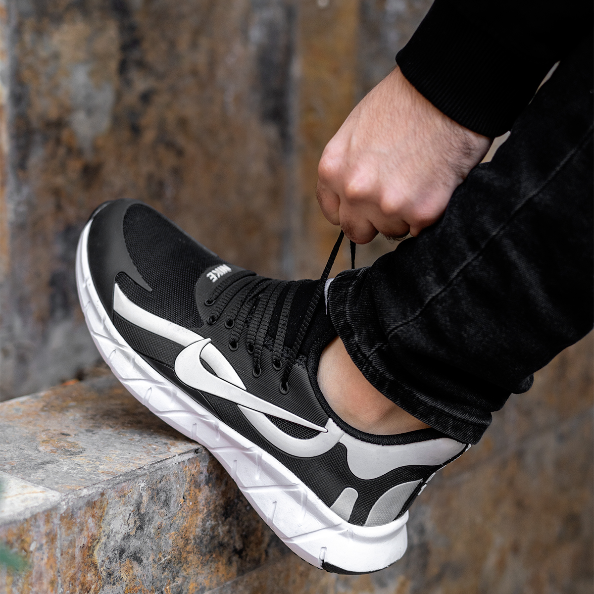 کفش ورزشی نایک مشکی سفید مدل Zaxi