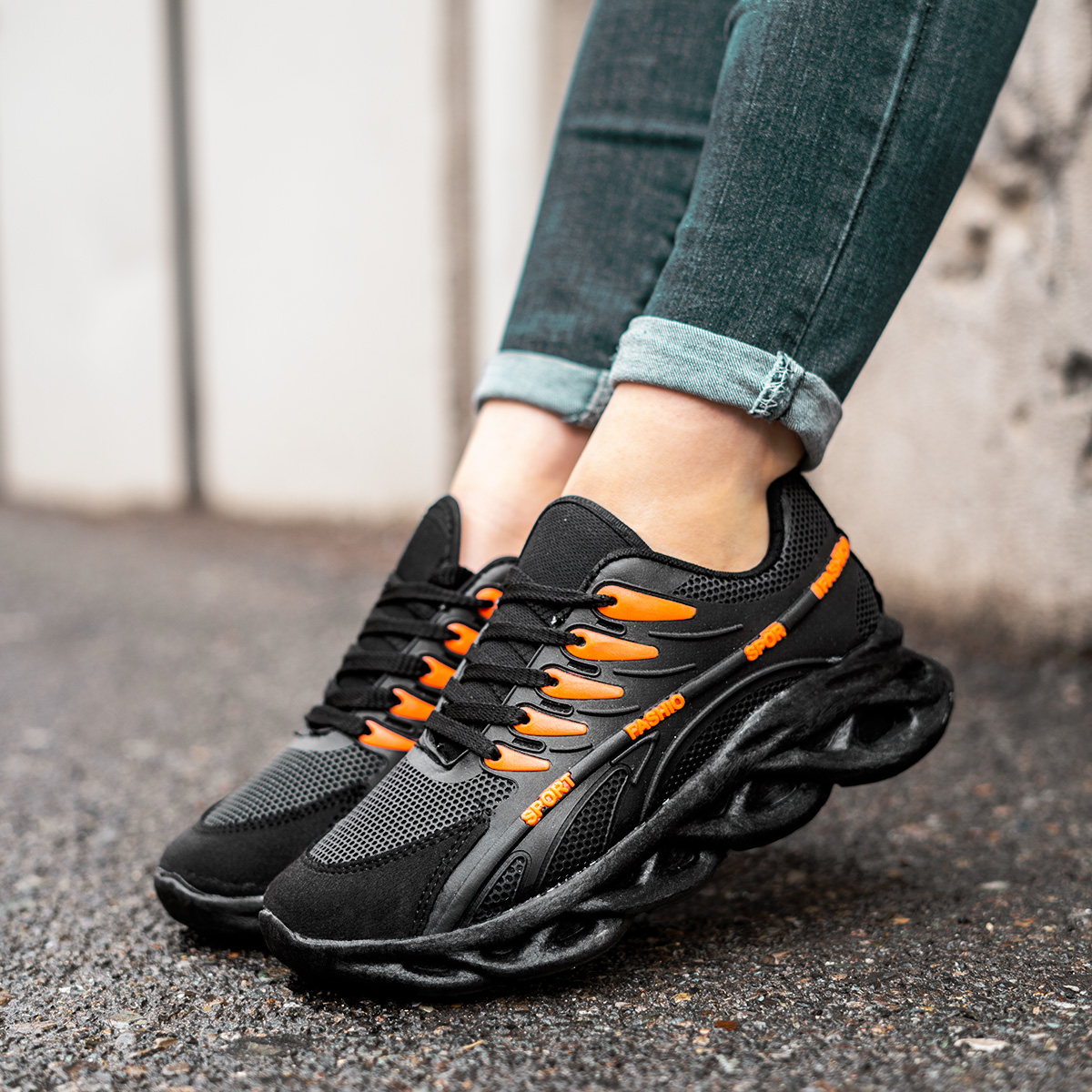 کفش وزرشی زنانه مشکی نارنجی مدل Shiva