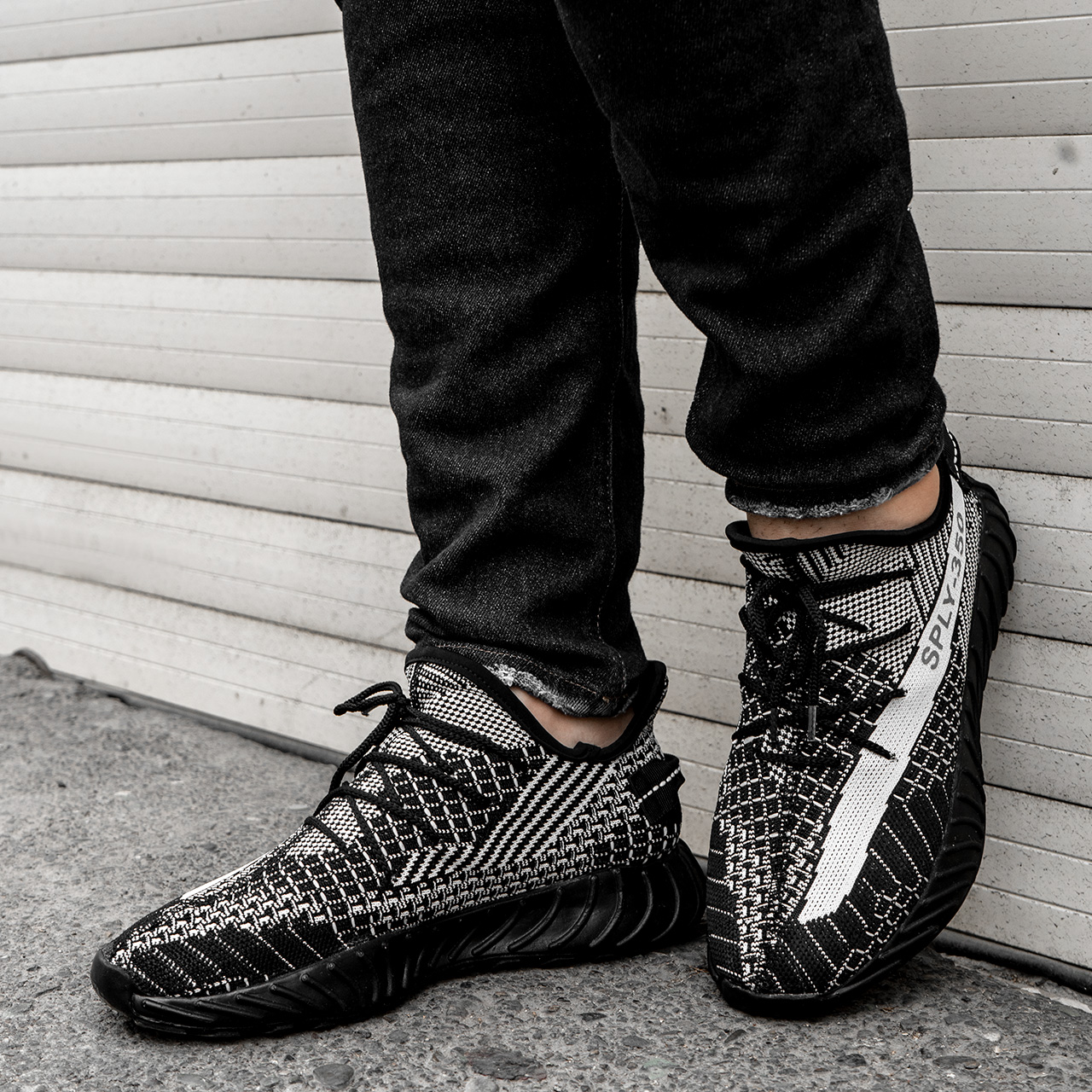 کفش Adidas مشکی مردانه مدل Yeezy 350