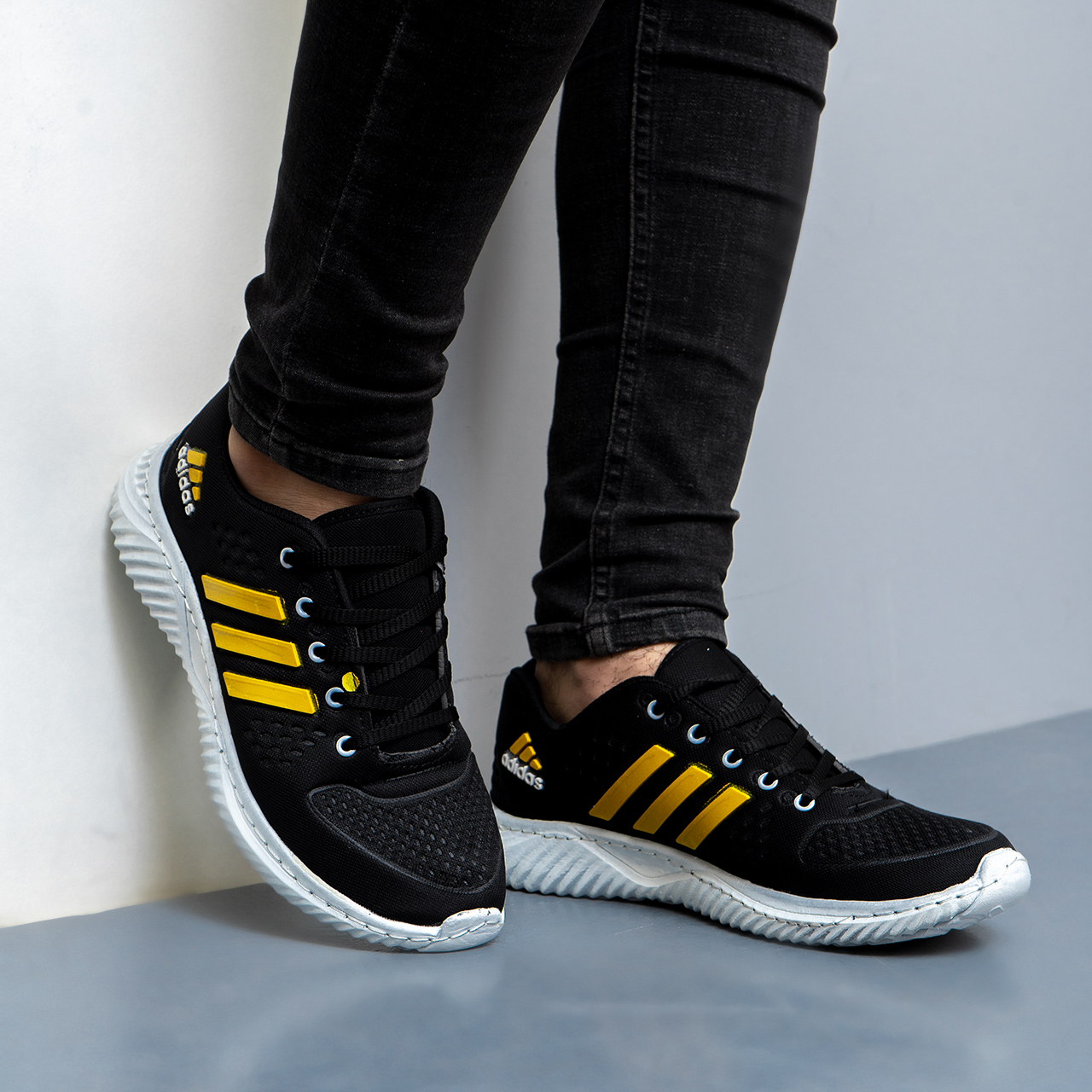 کفش ورزشی سه خط زرد-مشکی (T) مردانه مدل Y99