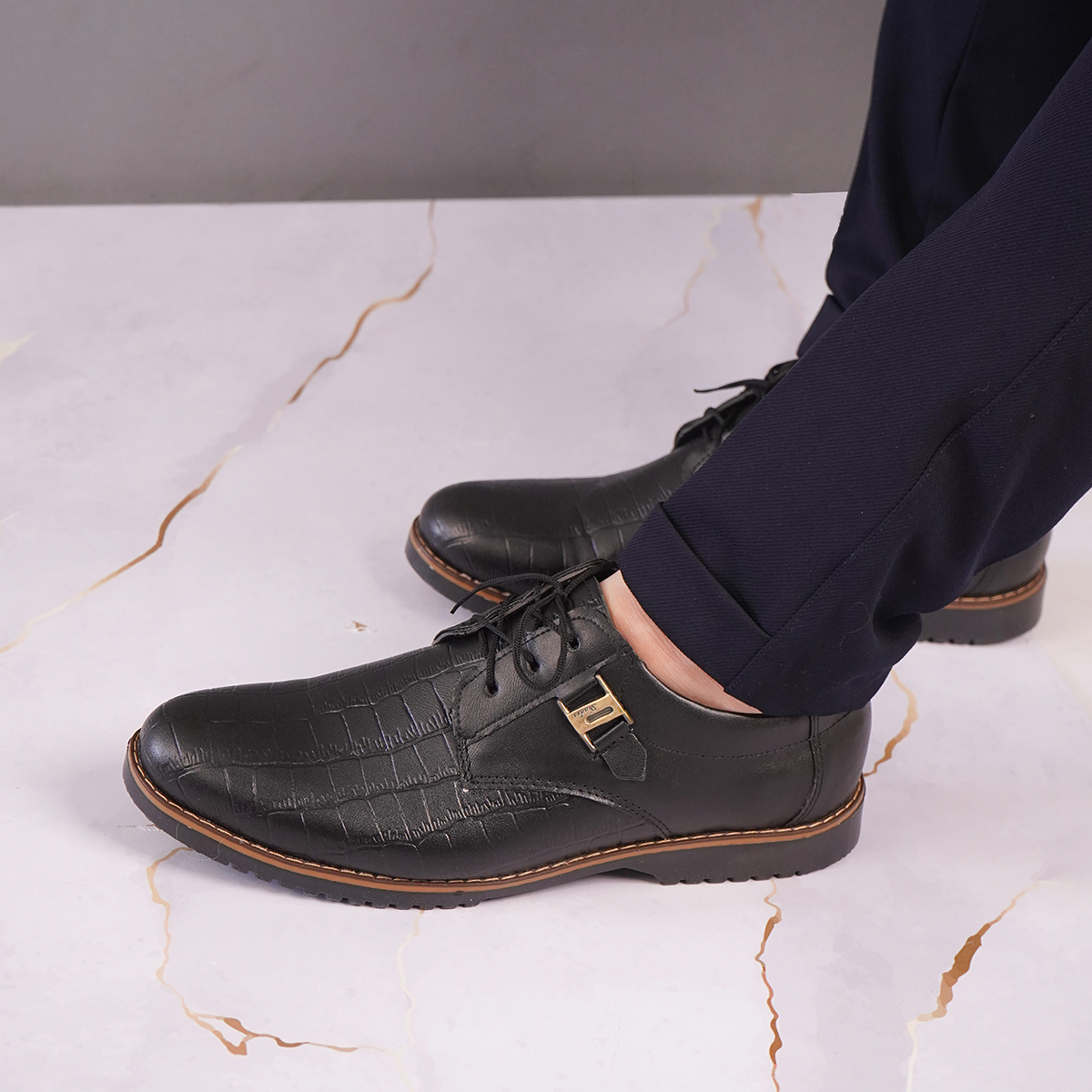 کفش رسمی مردانه مشکی سگکی طرح دارمدل D40