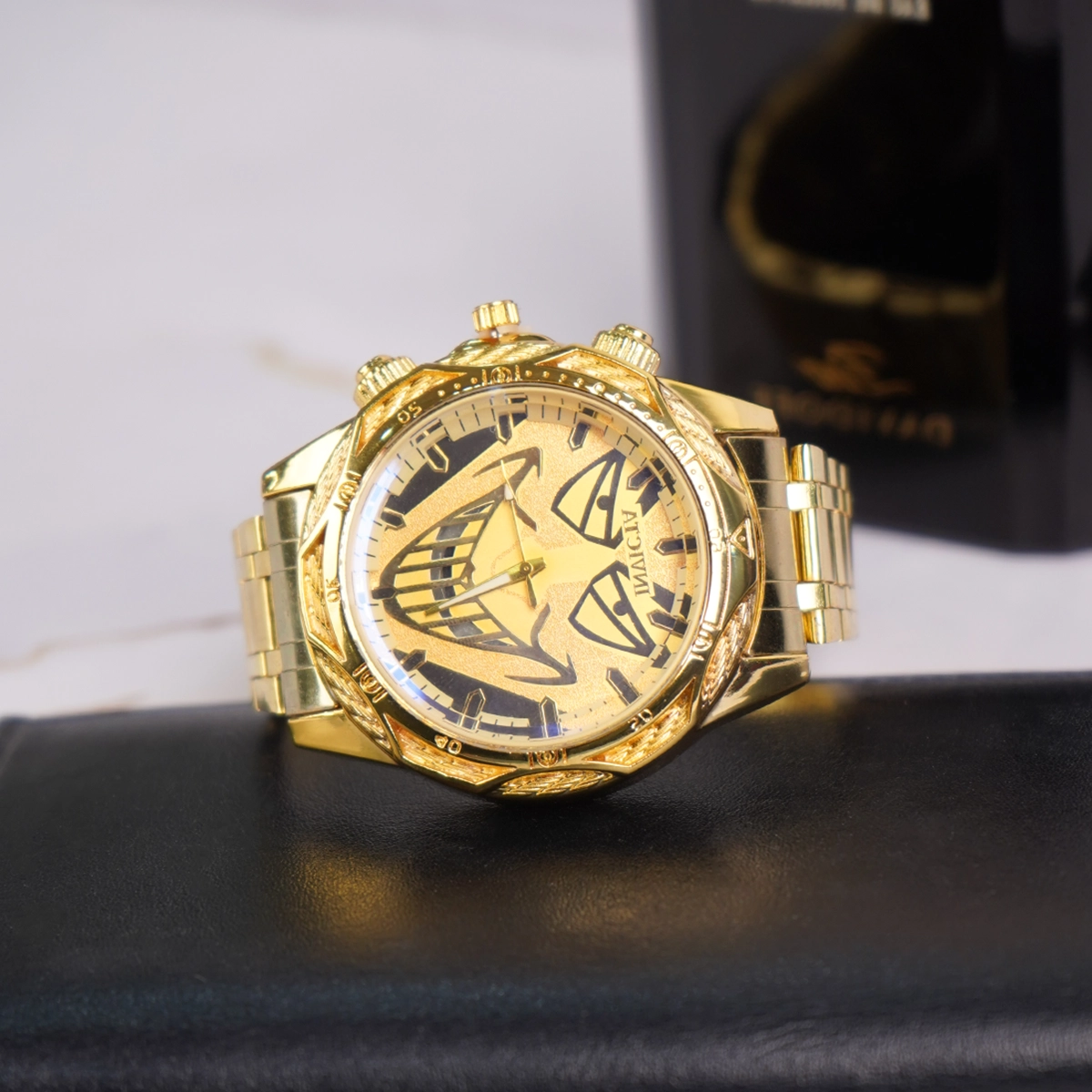 ساعت invicta طرح جوکر طلایی