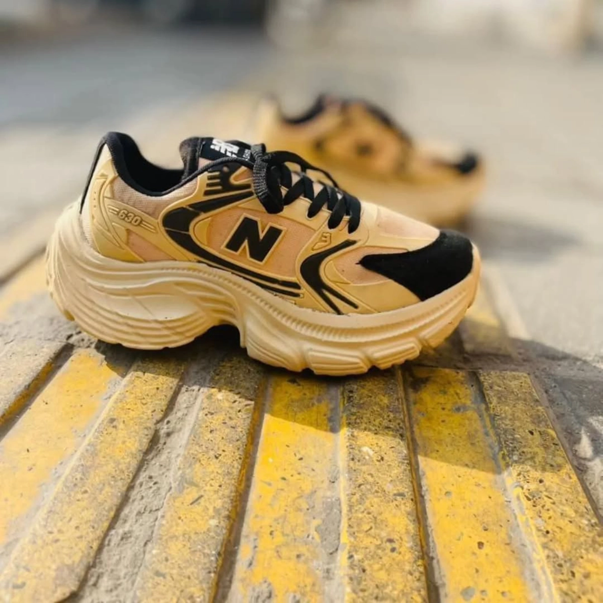 کفش ورزشی زنانه نیوبالانس لژدار کرم مدل Mahla