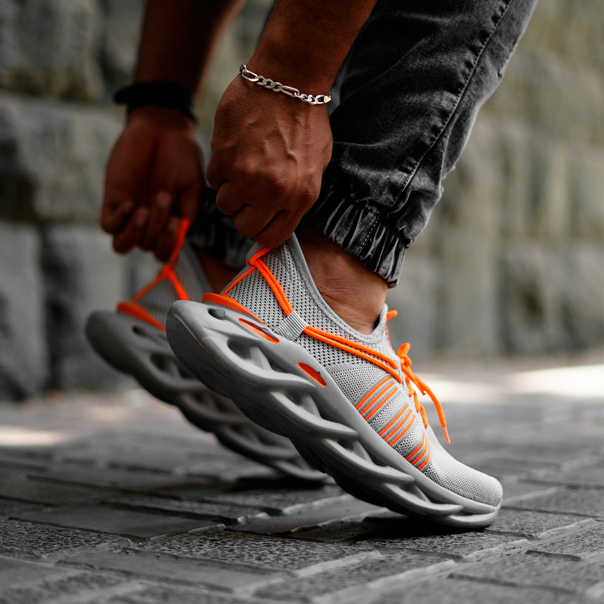 کفش ورزشی طوسی نارنجی مردانه مدل Arisan